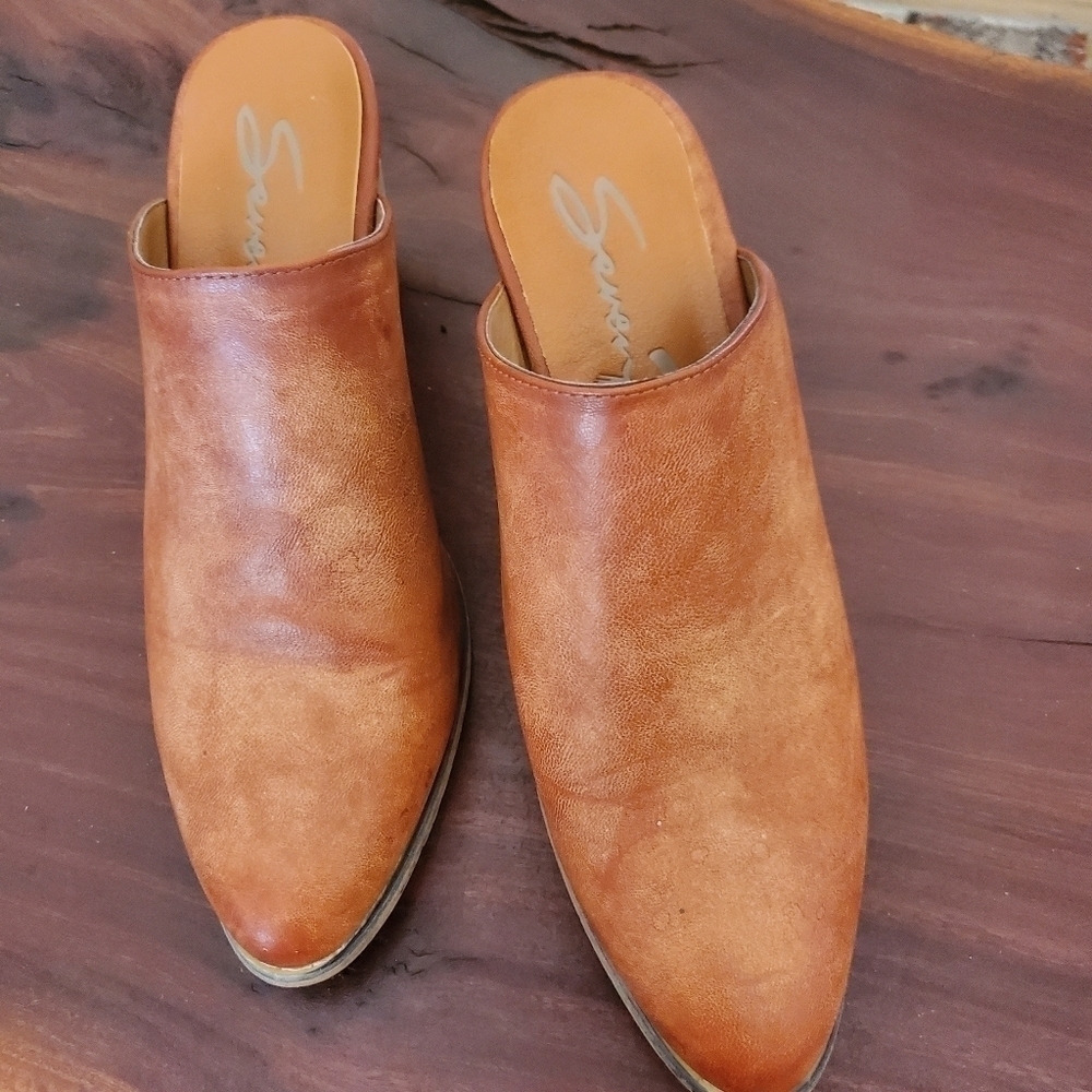 Seven7 3" Heeled Pointed Toe Leather Open Back Clog Sz. 10 Bootie